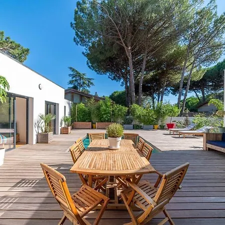 Villa De Gamme 160 M2 Piscine Chfe Et Jacuzzi