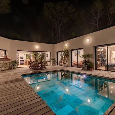De Gamme 160 M2 Piscine Chfe Et Jacuzzi Aigues-Mortes