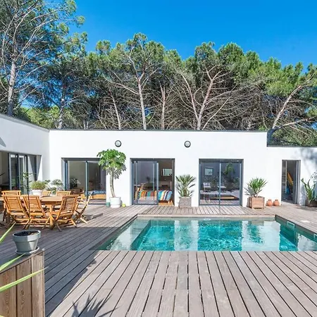 De Gamme 160 M2 Piscine Chfe Et Jacuzzi Villa Aigues-Mortes